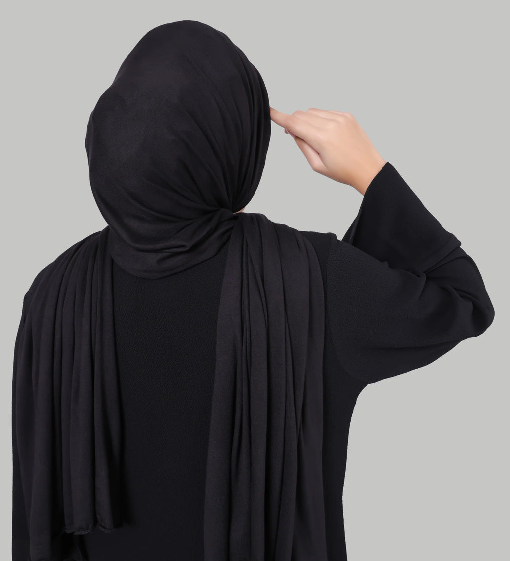 Shop VIEN POLO® Premium Turkish Black Bamboo Jersey Hijab at ANAYAH HIJABS. Soft, breathable, elegant hijab with fast online delivery across India.
